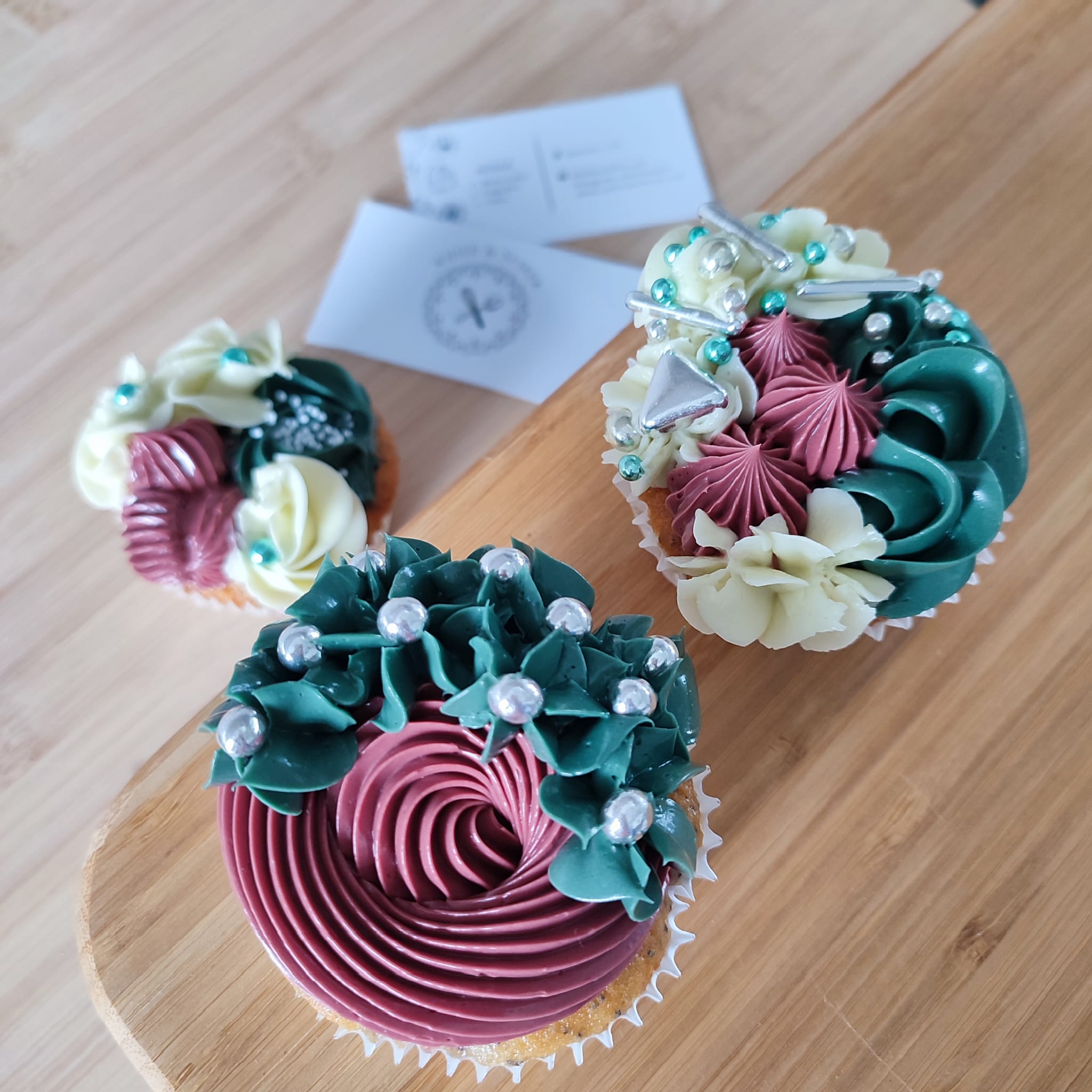 Cupcakes with elegant designs